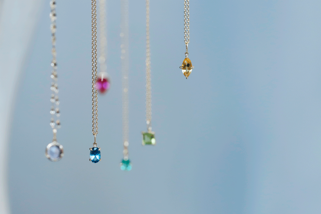 お守りのように身に着けたい”誕生石のネックレスチャーム” | 株式会社