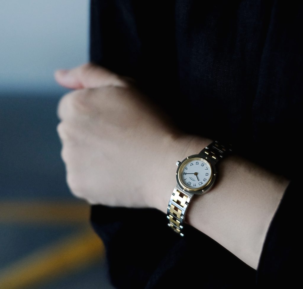 大人の女性の象徴、憧れのヴィンテージウォッチ。シエナロゼがセレクトする、女性らしさをまとう腕時計 vol.2 | 株式会社サンポークリエイト