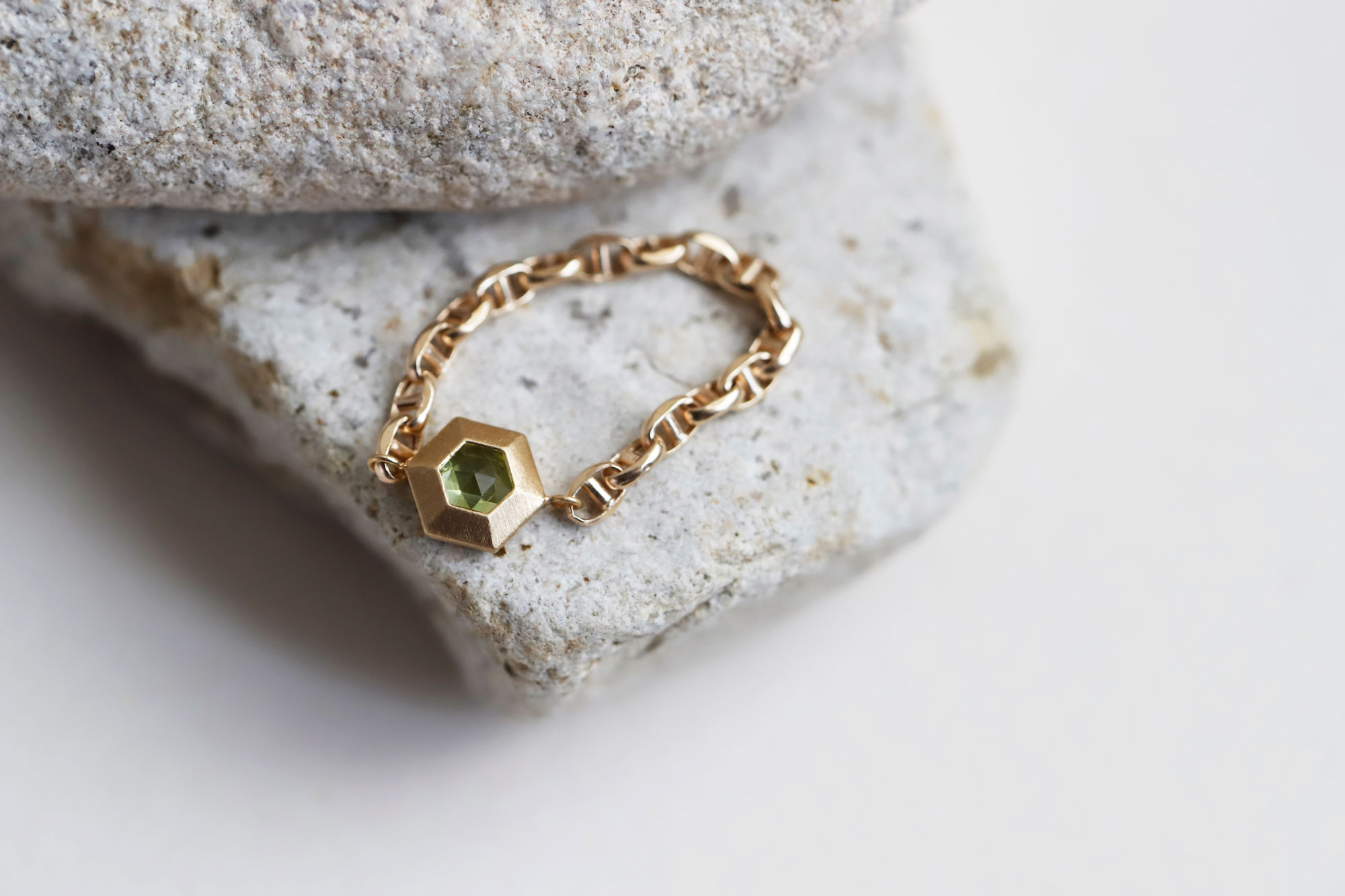 新作】大人の素肌に彩りと洒落感をプラスする天然石ジュエリー